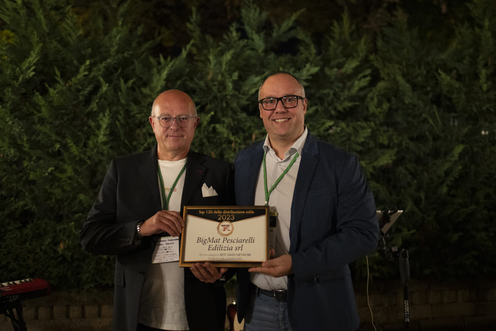 BigMat Pesciarelli vince il premio Best Sales Network agli YouTrade Awards.