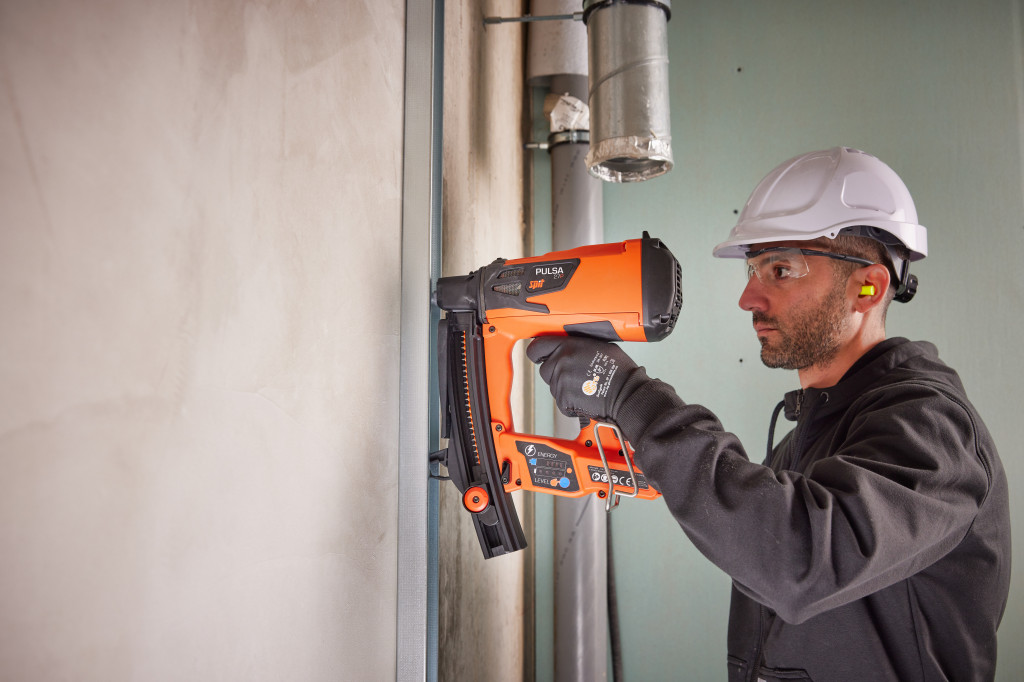 Spit Pulsa 27p: Chiodatrice Leggera ed Efficiente per Cartongessisti